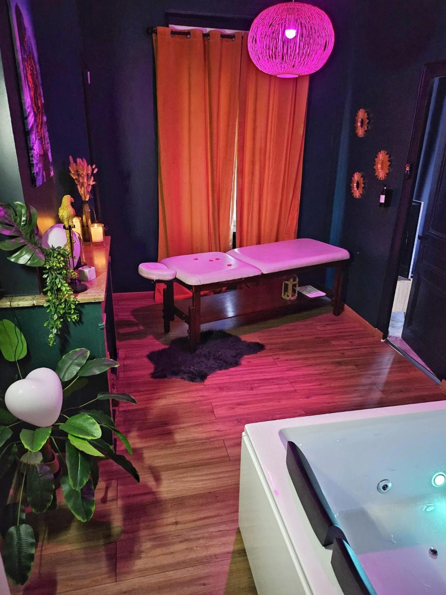 Suite Passion - Jacuzzi Prive - Table Massage * Saint-Etienne (Loire)