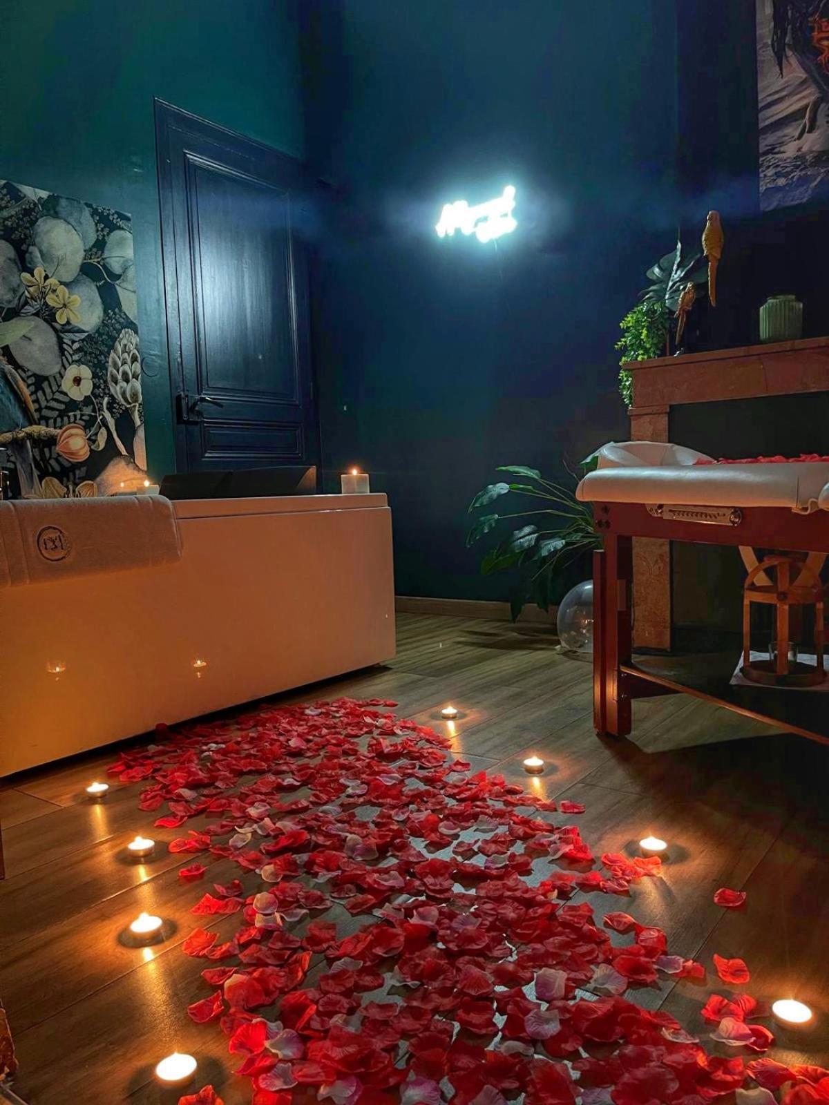 Passion - Jacuzzi - Table De Massage - 1 Apartment